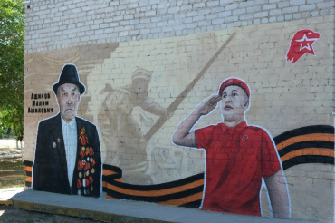 Граффити с портретом астраханского ветерана ВОв появилось в красноярской школе
